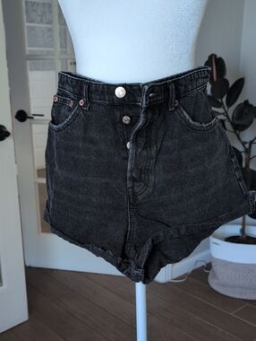 Zara Women's High-Waist Cut Off Black Denim Size 8 Shorts